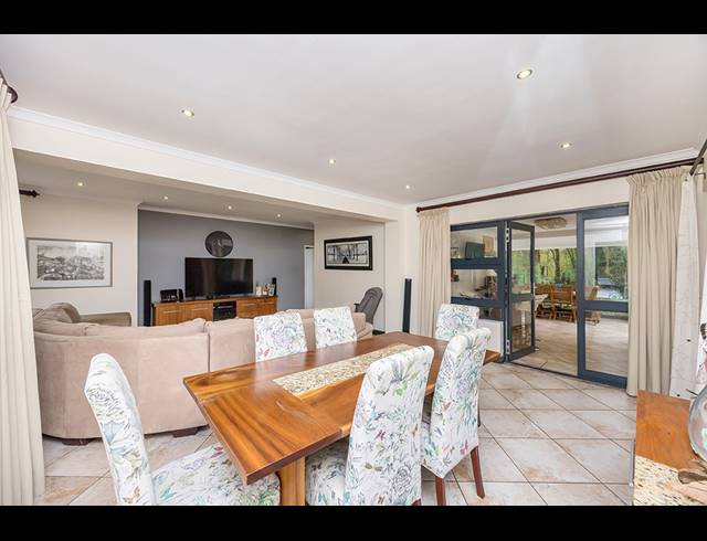 5 BEDROOM FREESTANDING FOR SALE IN BIG BAY